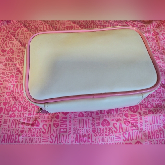 CHANEL Parfums vintage Cosmetics Bag - Picture 6 of 13